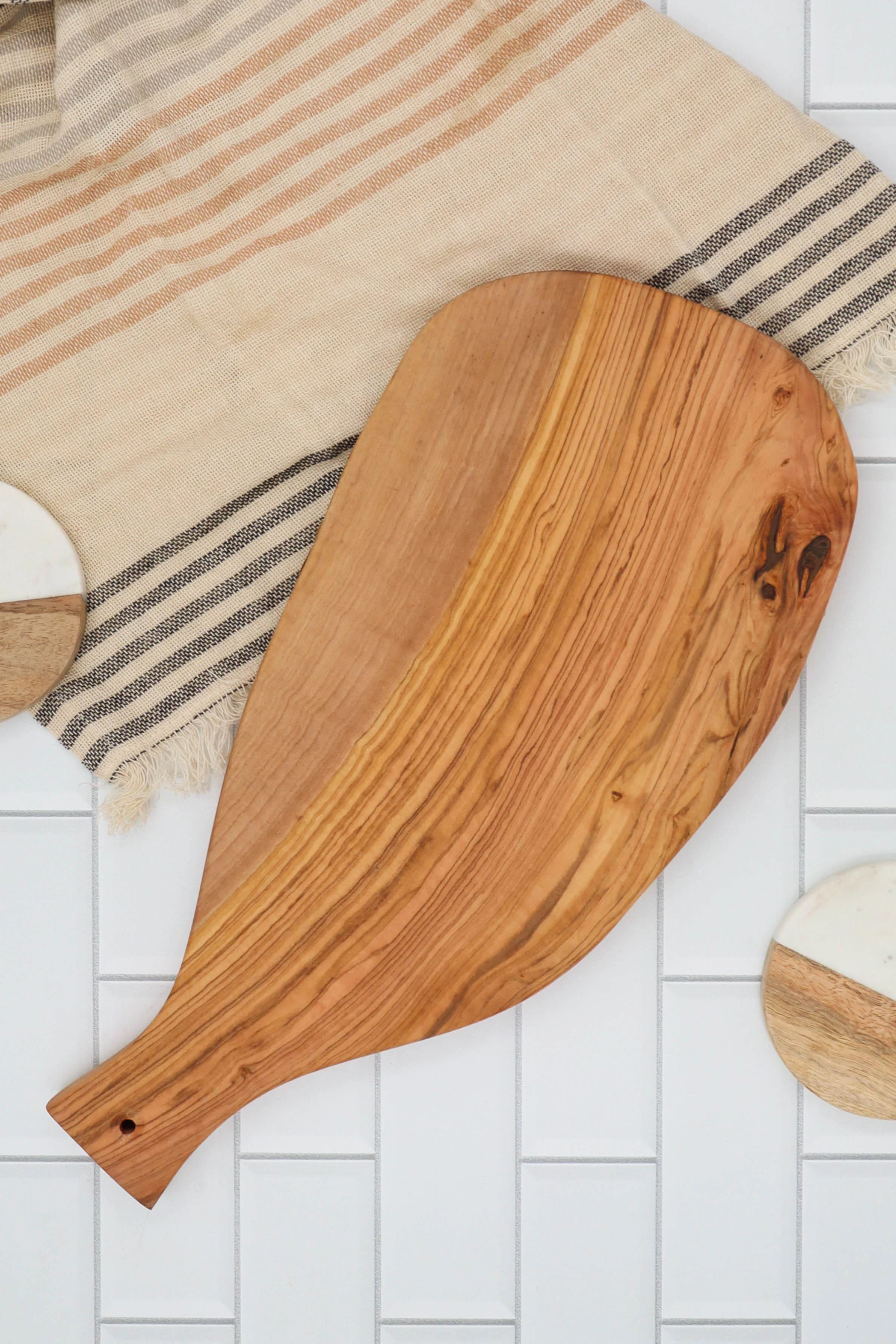 16.5" CUTTING BOARD WITH HANDLE - Image 2