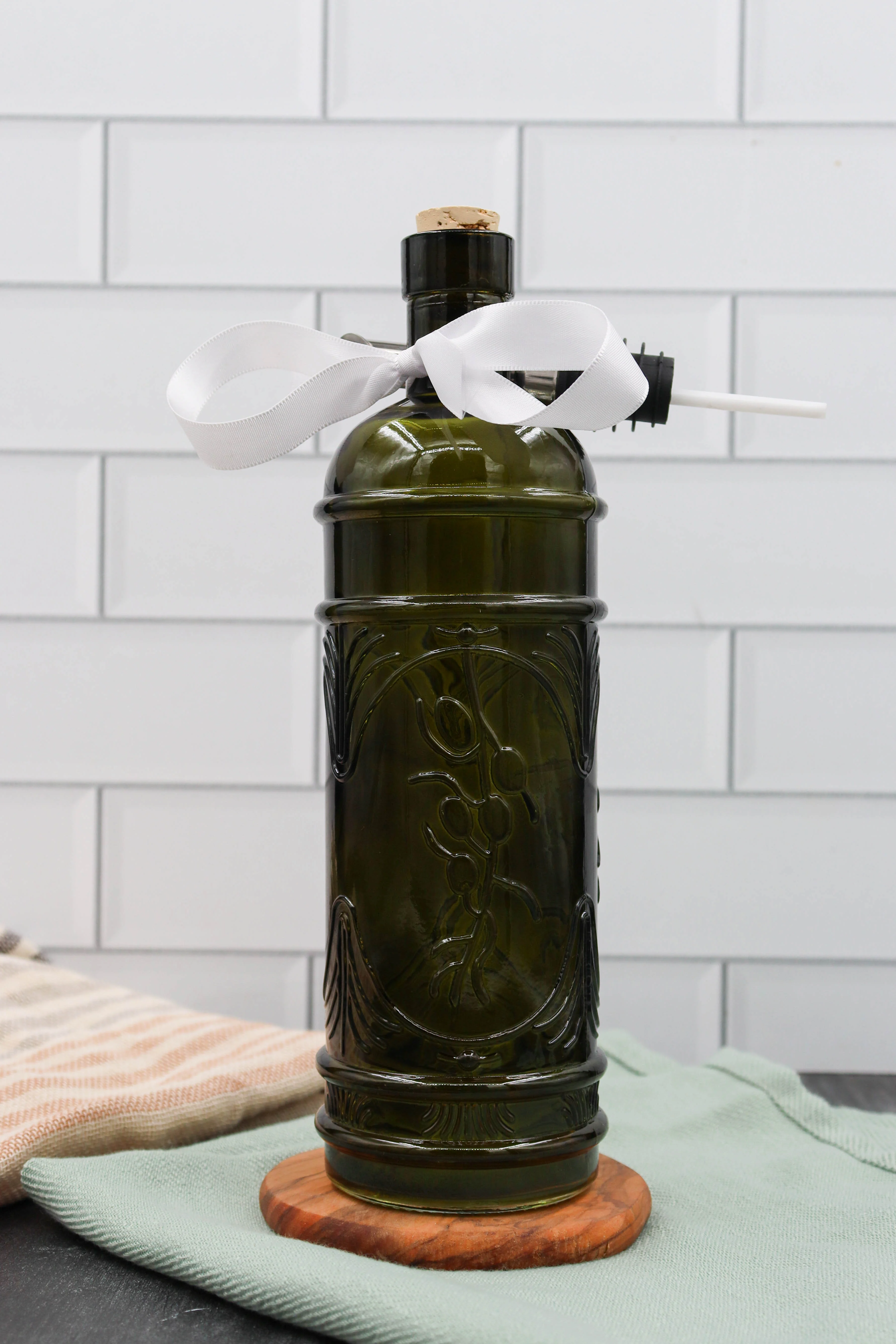 OLIVE LEAF GLASS BOTTLE - VINTAGE GREEN - Image 2